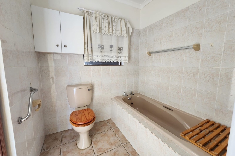 3 Bedroom Property for Sale in Wavecrest Eastern Cape